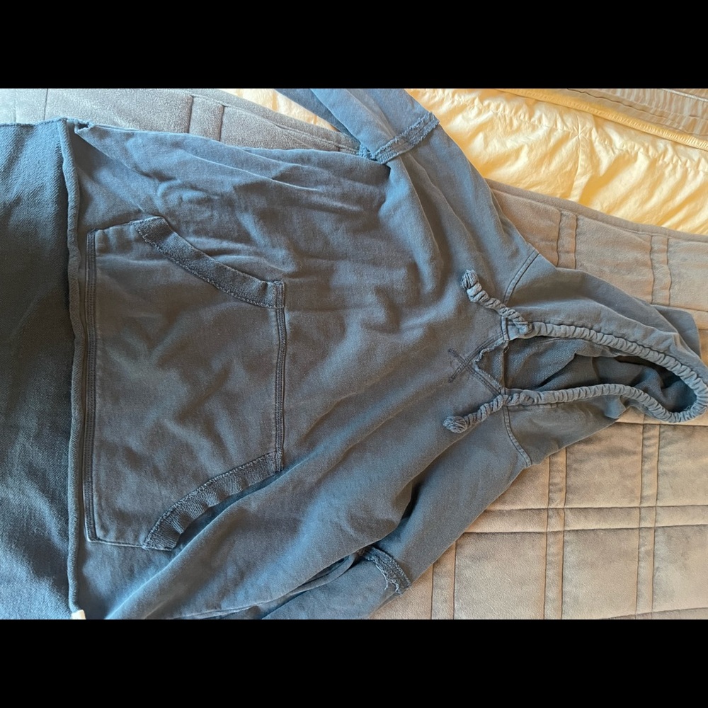 Super comfortable darker blue rip curl sweatshirt, true to size!